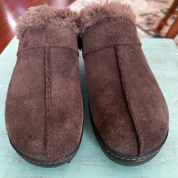 Croc’s shoes/clogs size 7. Winter, comfy Boho style! - Picture 4 of 9